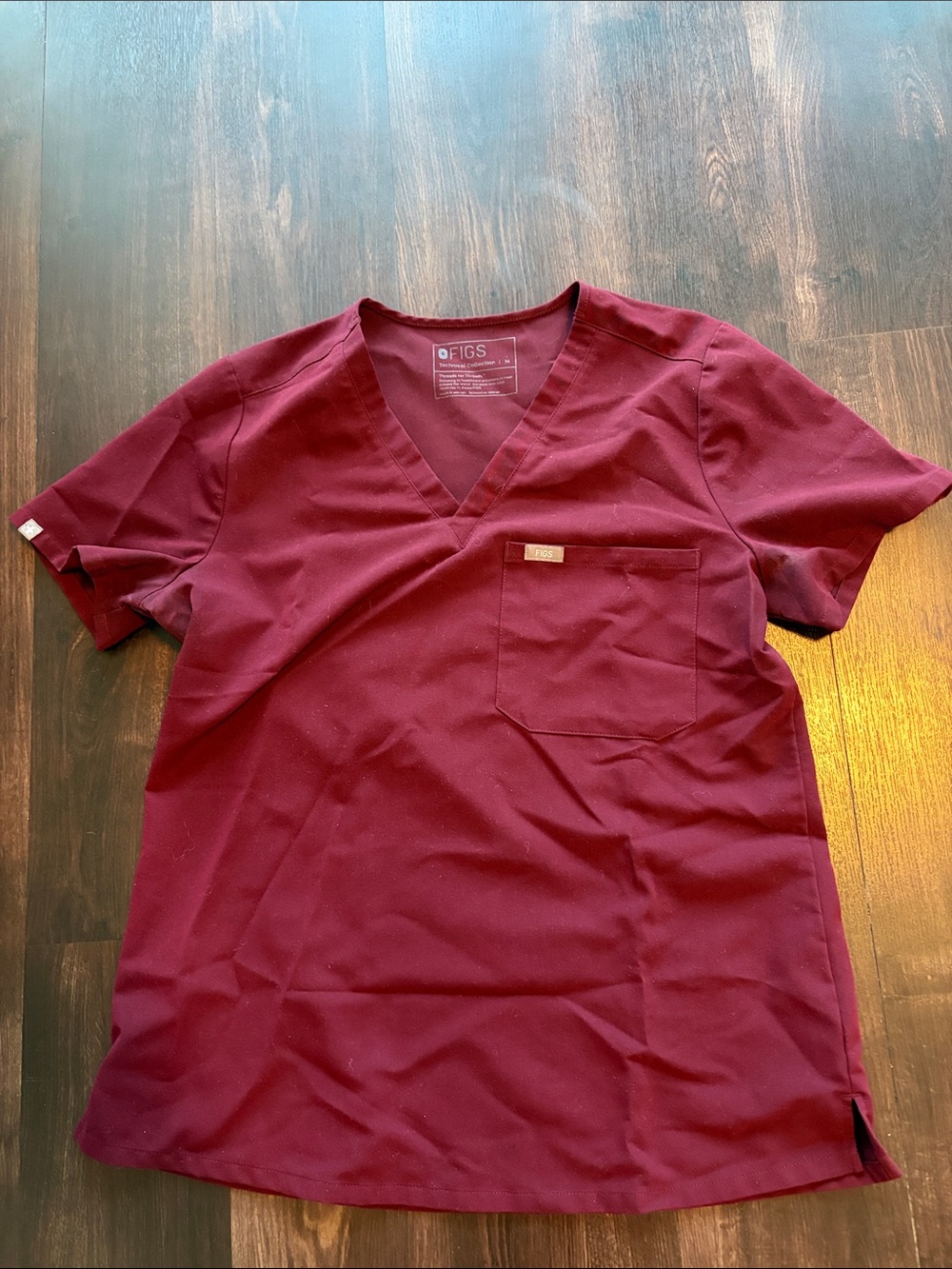 FIGS Women’s One Pocket Scrub Top in Burgundy